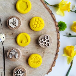 Curiosity Corner Oak Stamps - Bumble Bee